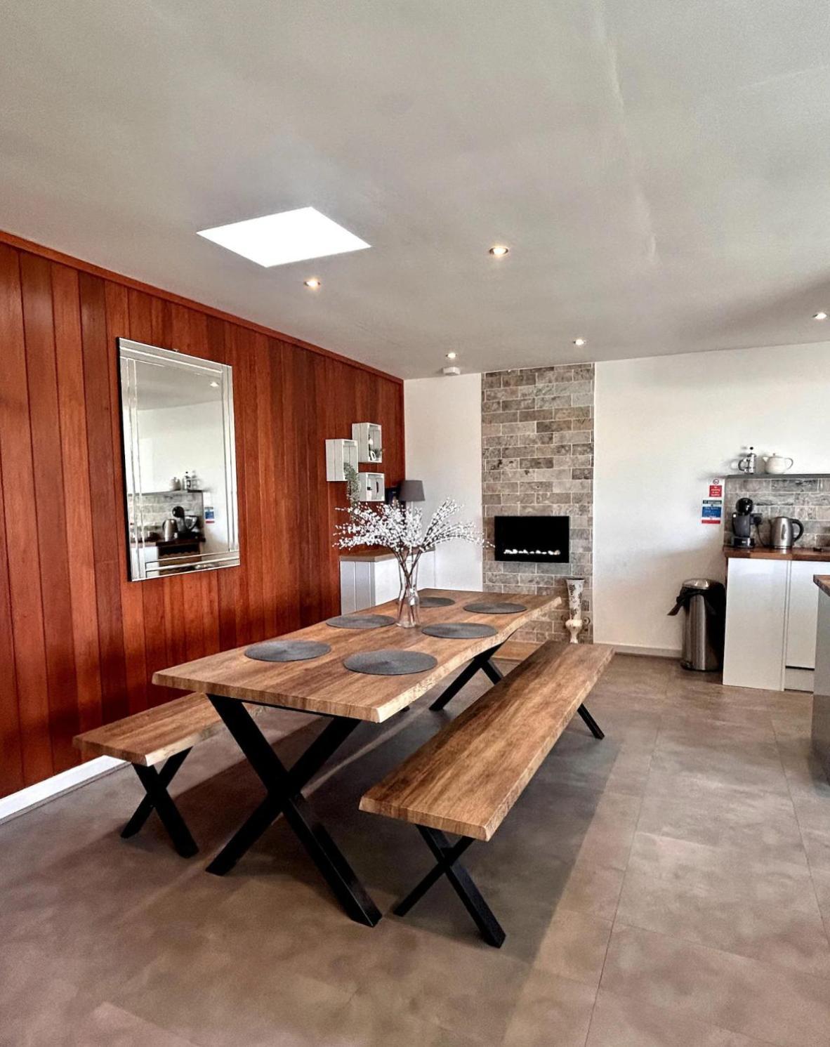 Clover Cottage Beeley Eksteriør bilde